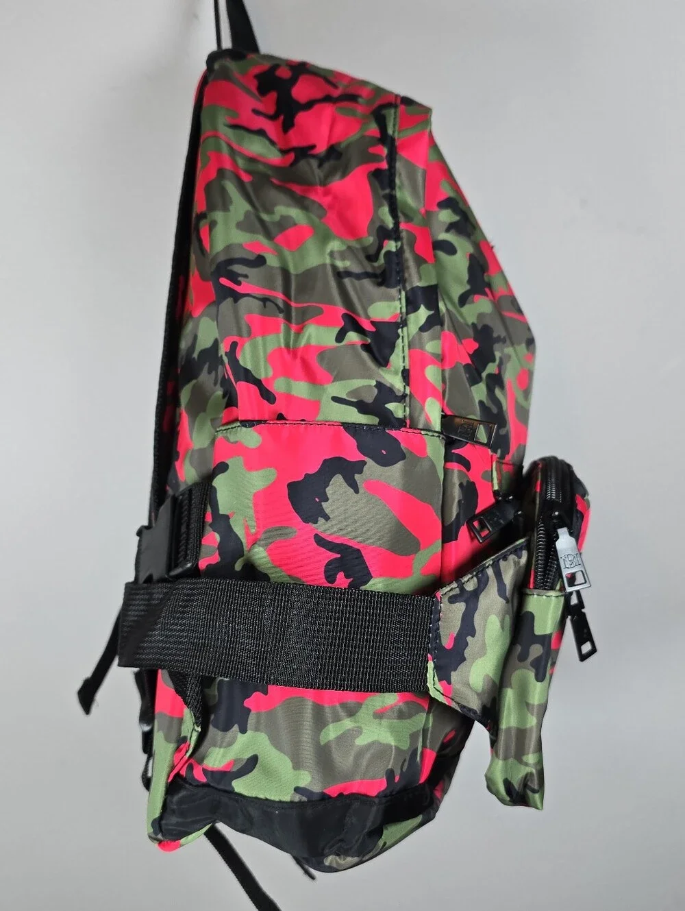 NWT Badgley Mischka Camo Nylon Backpack With Detachable Pocket Bag Gym School